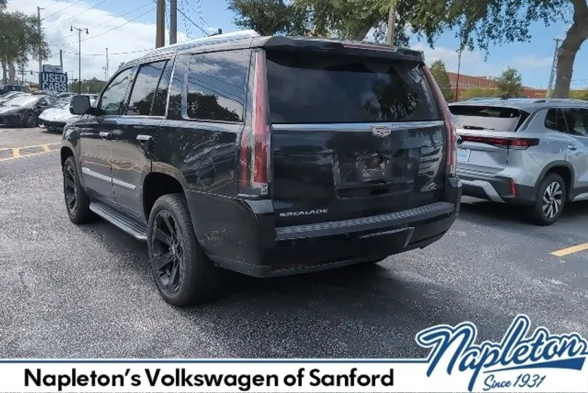 2019 Cadillac Escalade Base photo 1