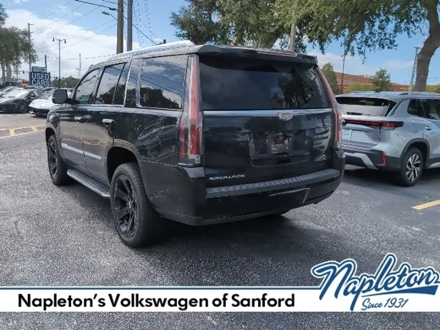 2019 Cadillac Escalade Base photo 1