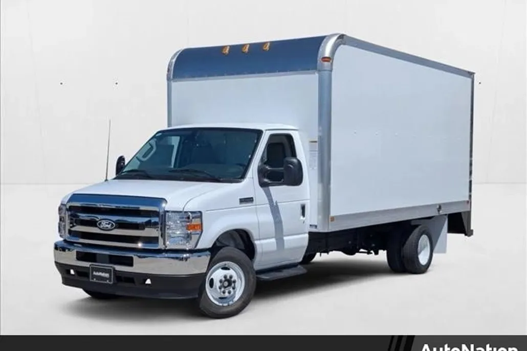 2026 Ford E-450 Cutaway photo 1