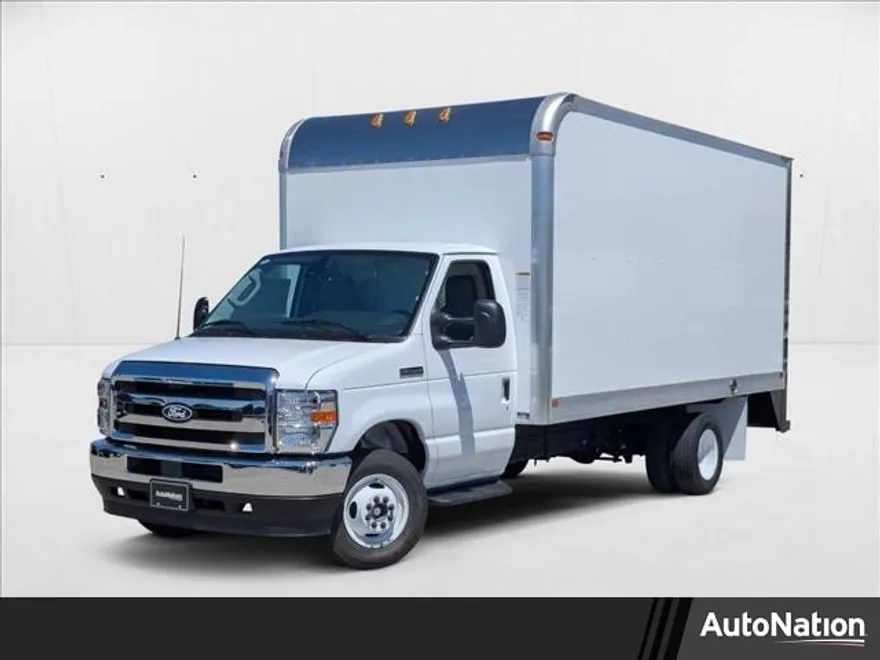 2026 Ford E-450 Cutaway photo 1