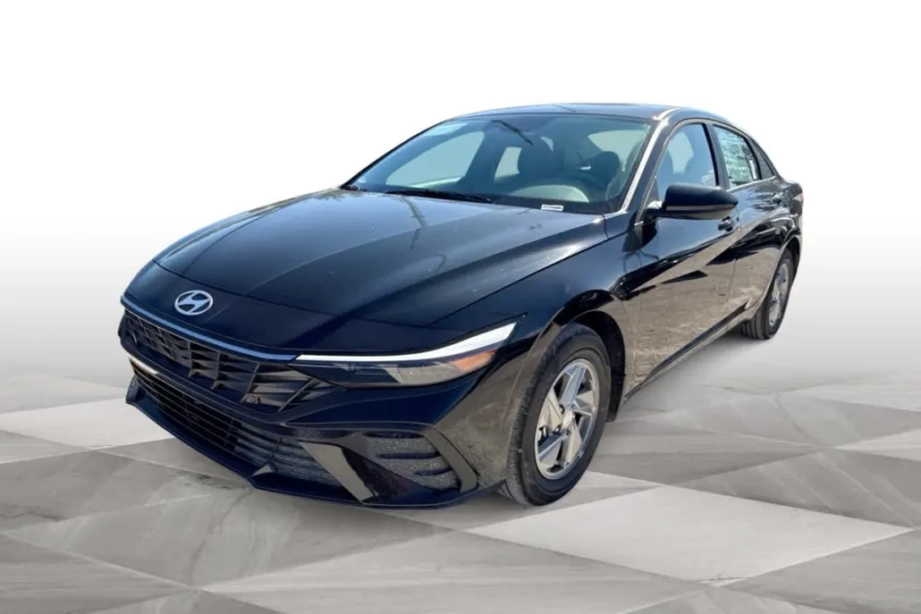 2025 Hyundai Elantra SE photo 1