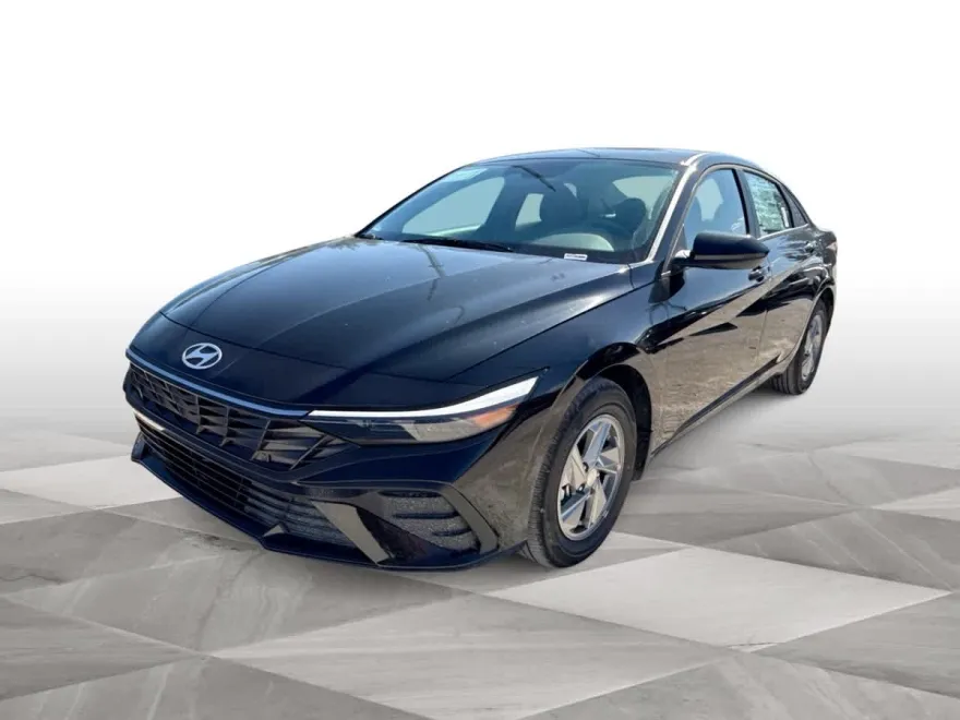 2025 Hyundai Elantra SE photo 1