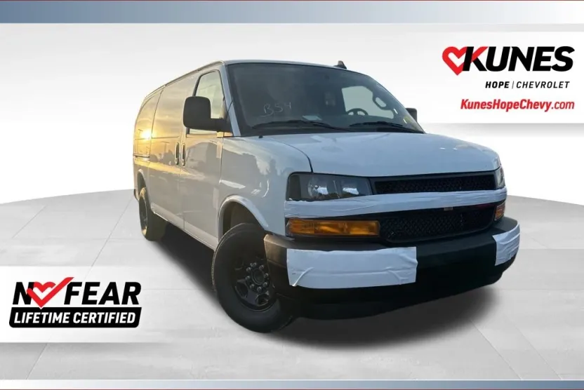 2025 Chevrolet Express 3500 Work Van Cargo photo 1