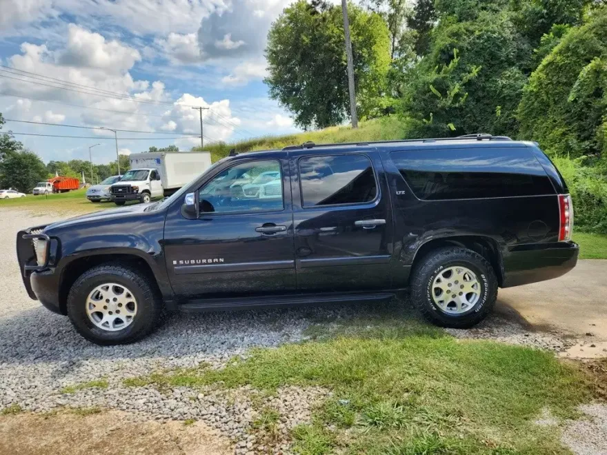 2008 Chevrolet Suburban 1500 LTZ photo 1