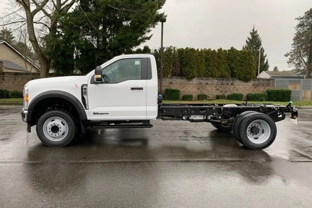 2024 Ford F-450 photo 1
