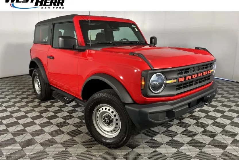 2023 Ford Bronco Base photo 1