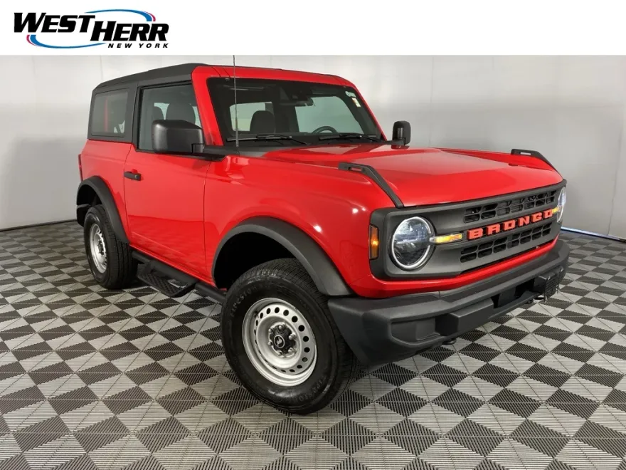 2023 Ford Bronco Base photo 1