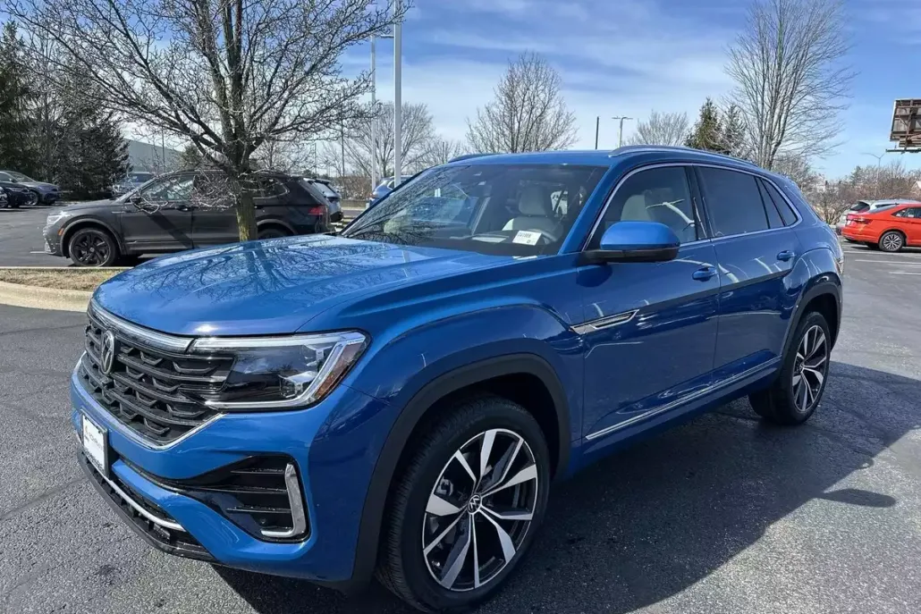 2025 Volkswagen Atlas Cross Sport SEL Premium R-Line photo 1