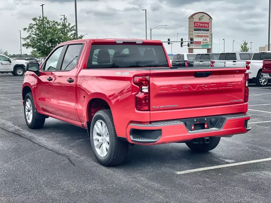 2025 Chevrolet Silverado 1500 Custom photo 1