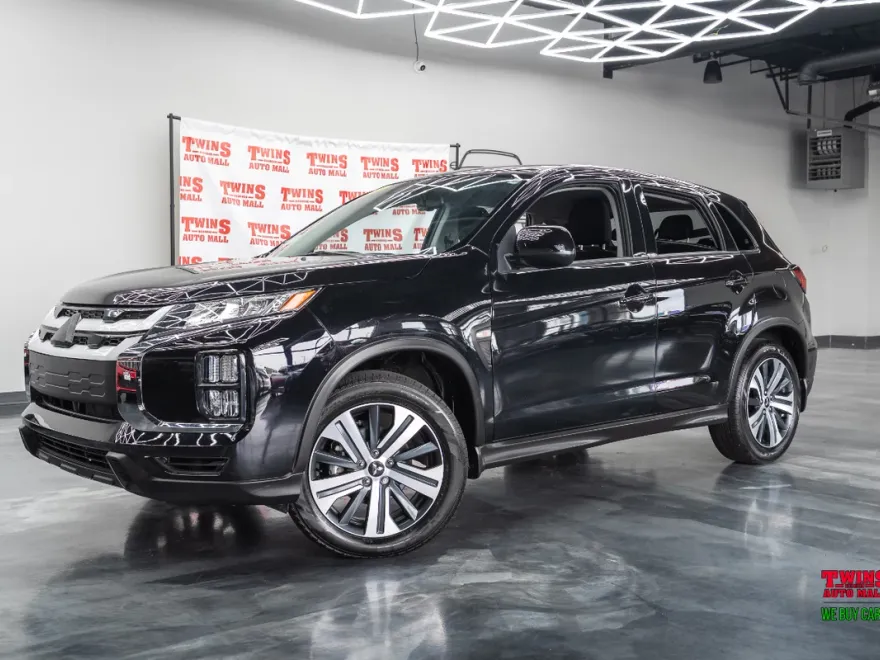 2024 Mitsubishi Outlander Sport ES photo 1
