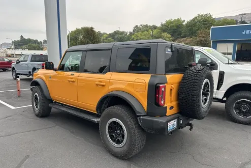 2021 Ford Bronco Outer Banks photo 2