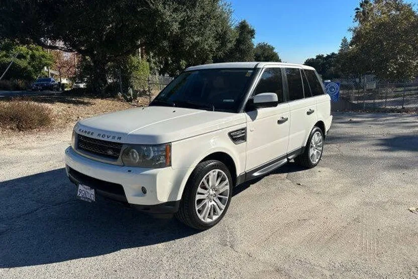 2010 Land Rover Range Rover Sport HSE photo 1