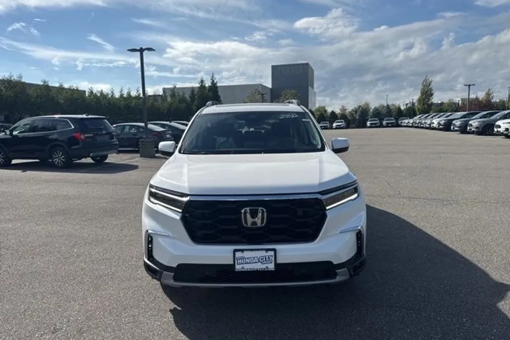 2025 Honda Pilot Touring photo 1