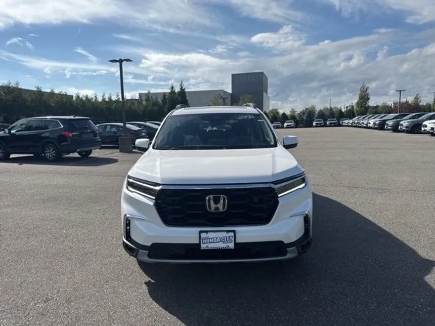 2025 Honda Pilot Touring photo 1