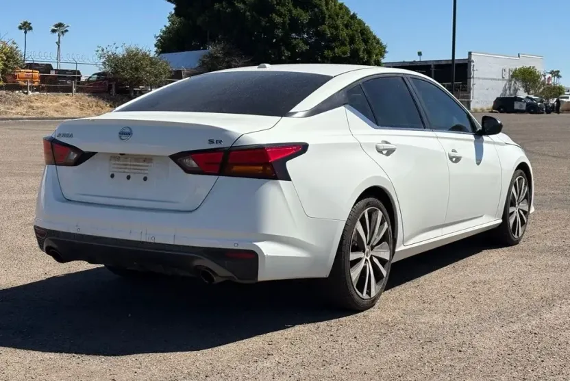 2020 Nissan Altima SR photo 1