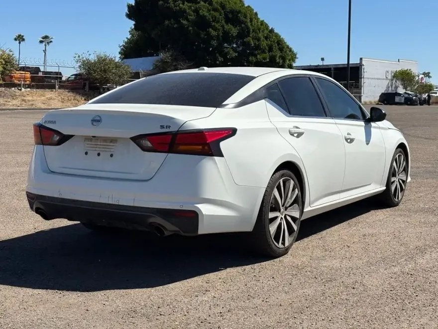 2020 Nissan Altima SR photo 1