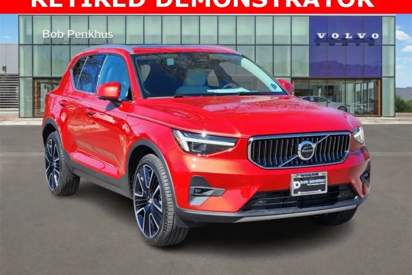 2025 Volvo XC40 photo 1