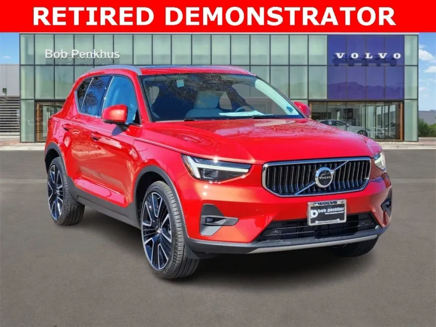 2025 Volvo XC40 photo 1