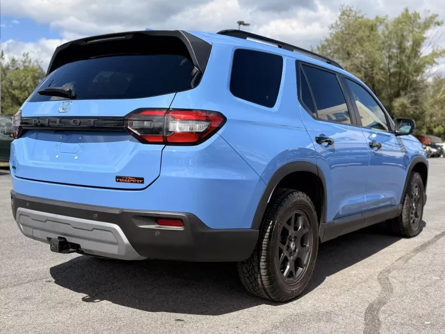 2023 Honda Pilot TrailSport photo 1