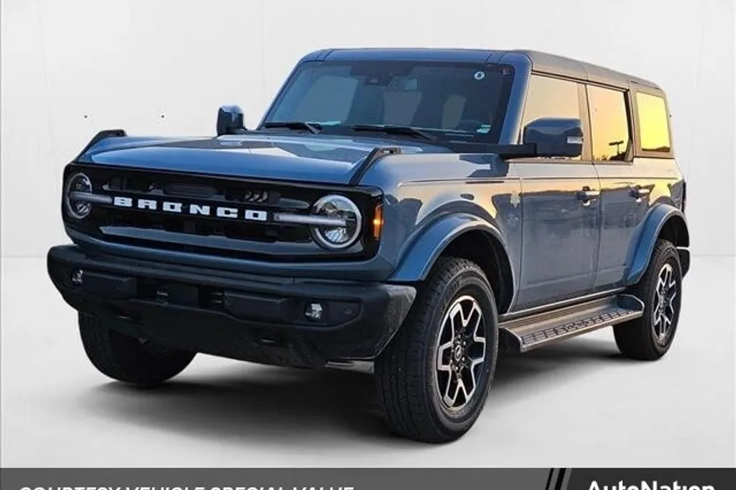 2025 Ford Bronco Outer Banks photo 1