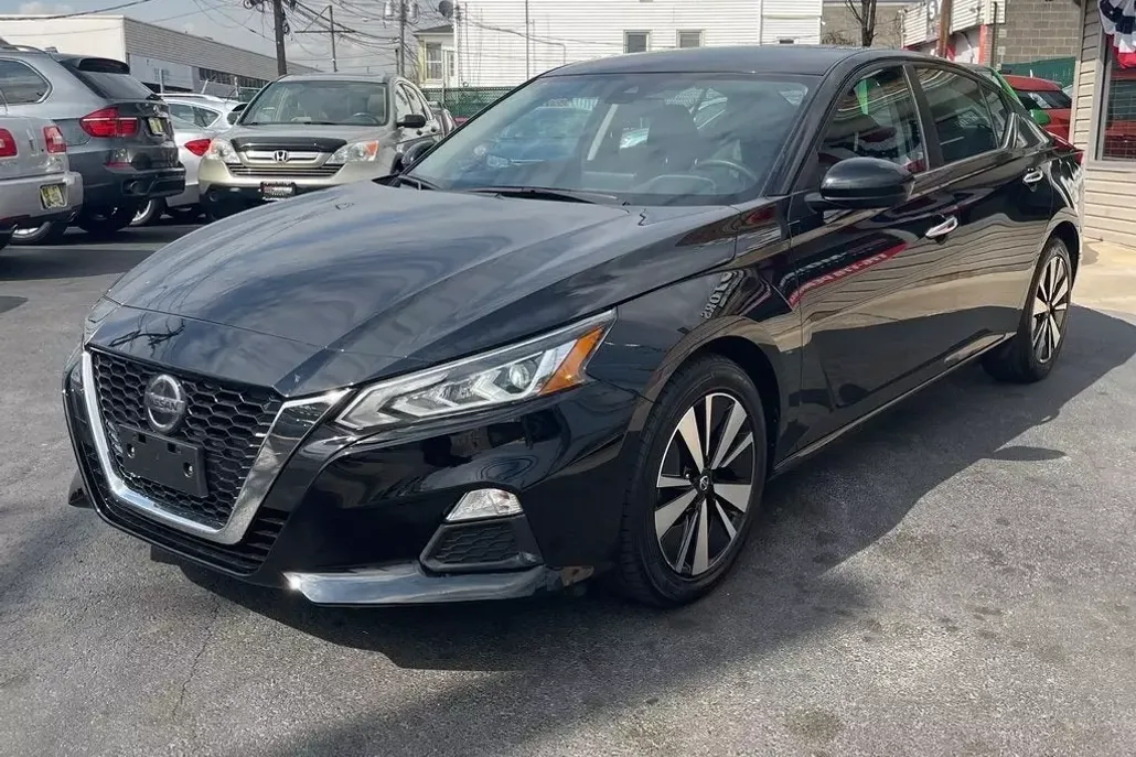 2022 Nissan Altima 2.5 SV photo 1