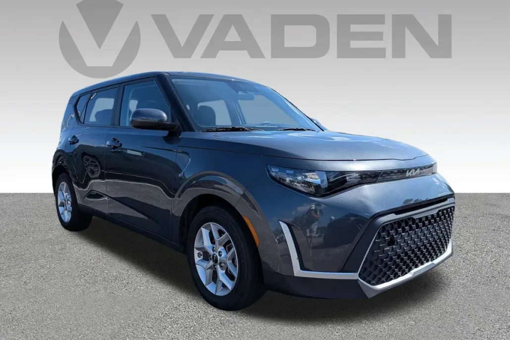 2023 Kia Soul LX photo 1