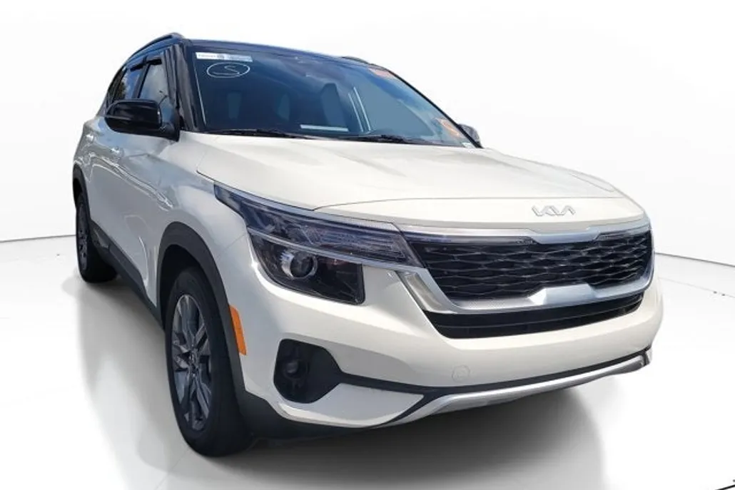 2023 Kia Seltos S photo 1