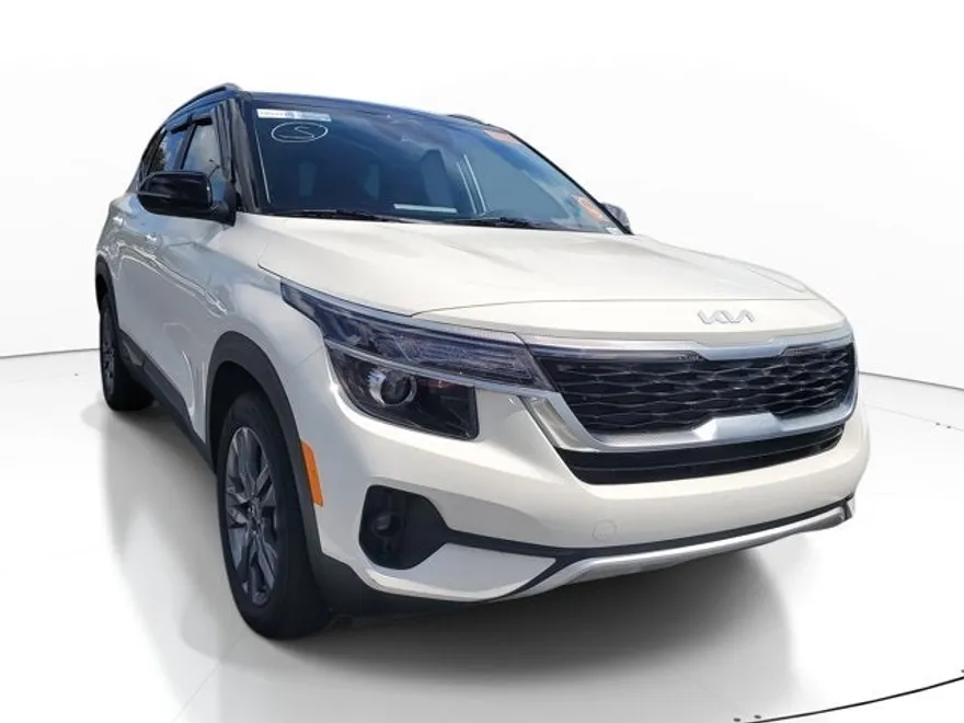 2023 Kia Seltos S photo 1