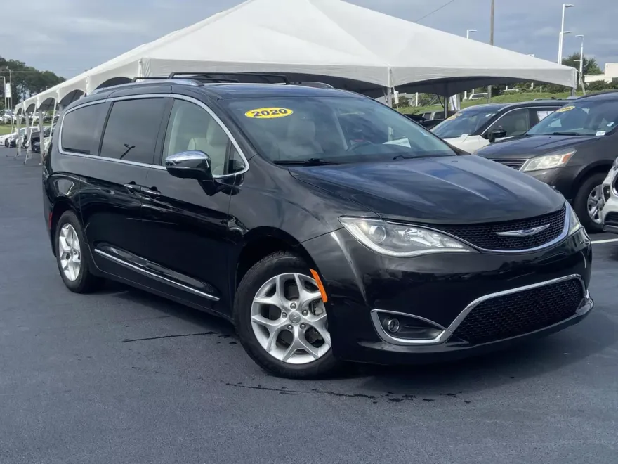 2020 Chrysler Pacifica Limited photo 1