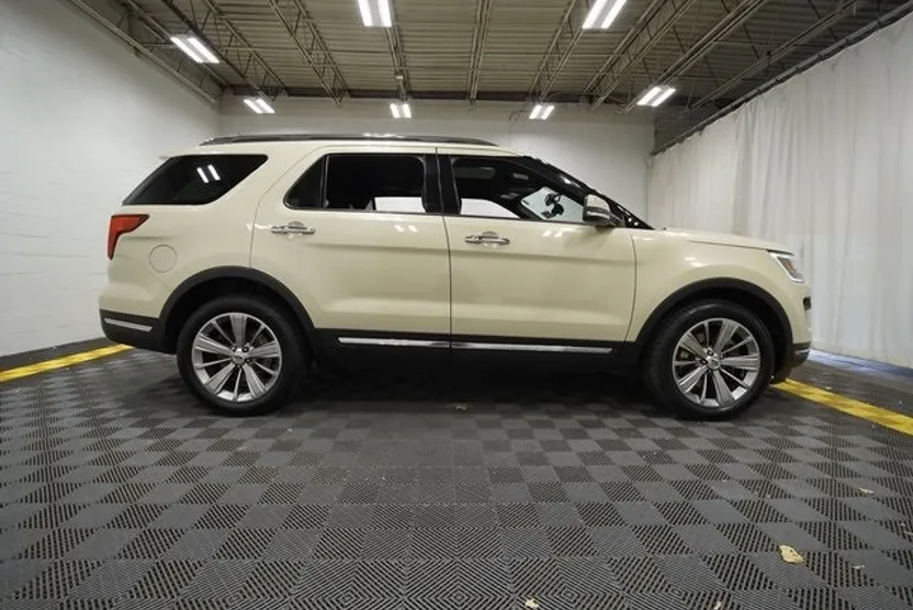 2018 Ford Explorer Limited photo 1