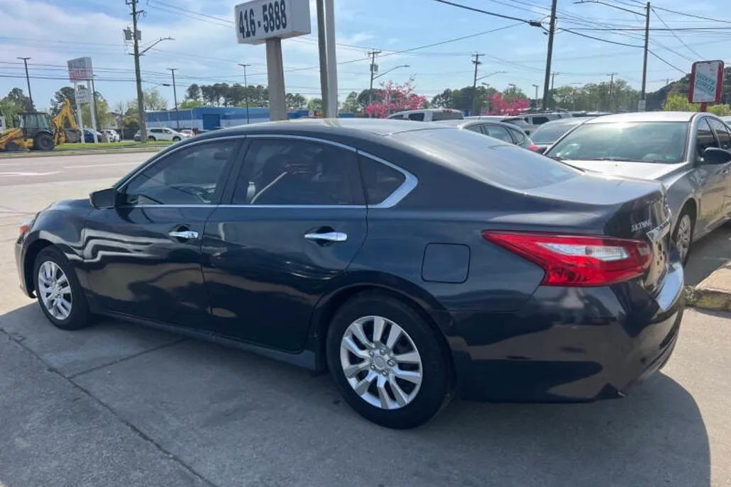 2017 Nissan Altima 2.5 SV photo 1