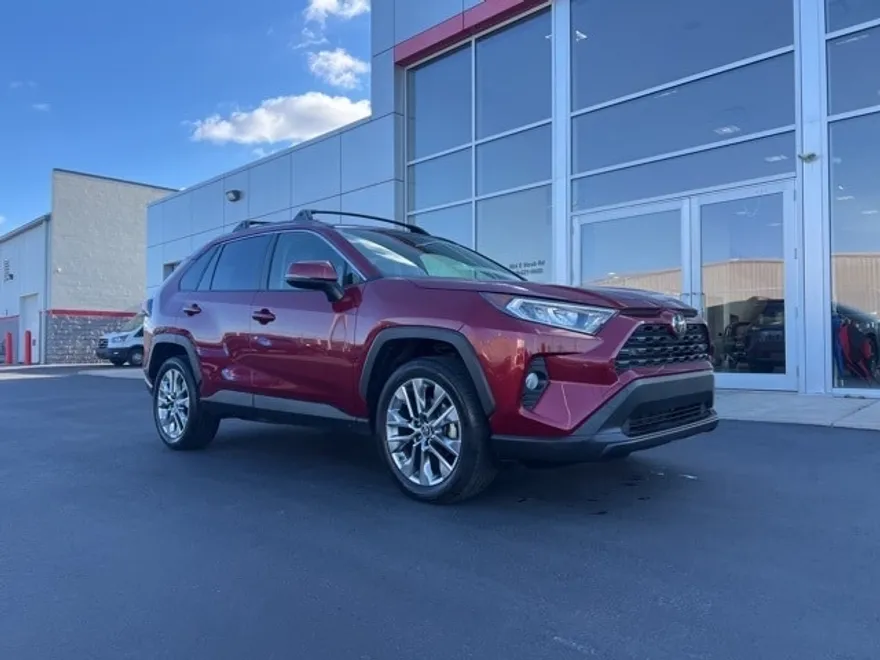 2019 Toyota RAV4 XLE Premium photo 1