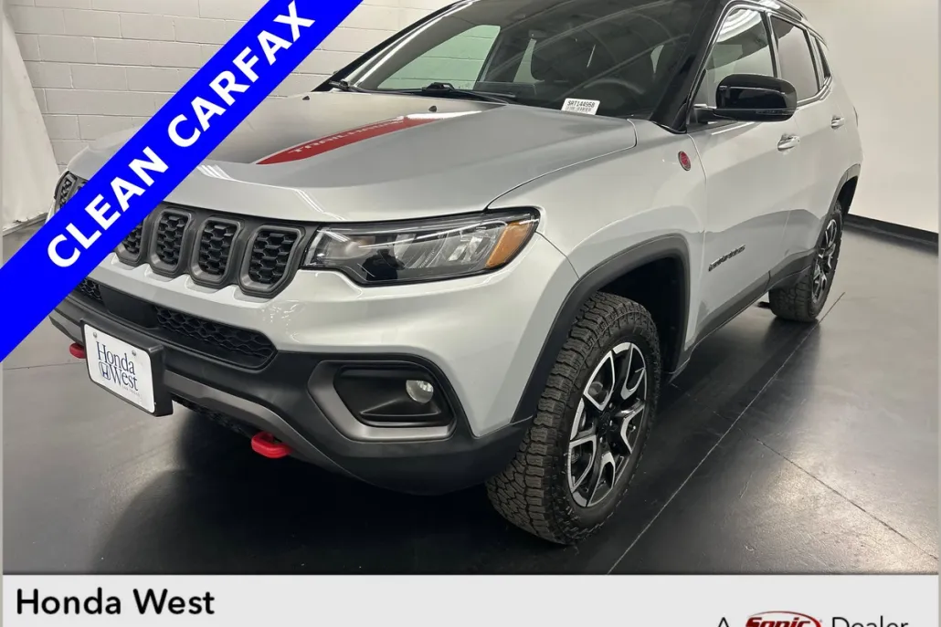 2024 Jeep Compass Trailhawk photo 1