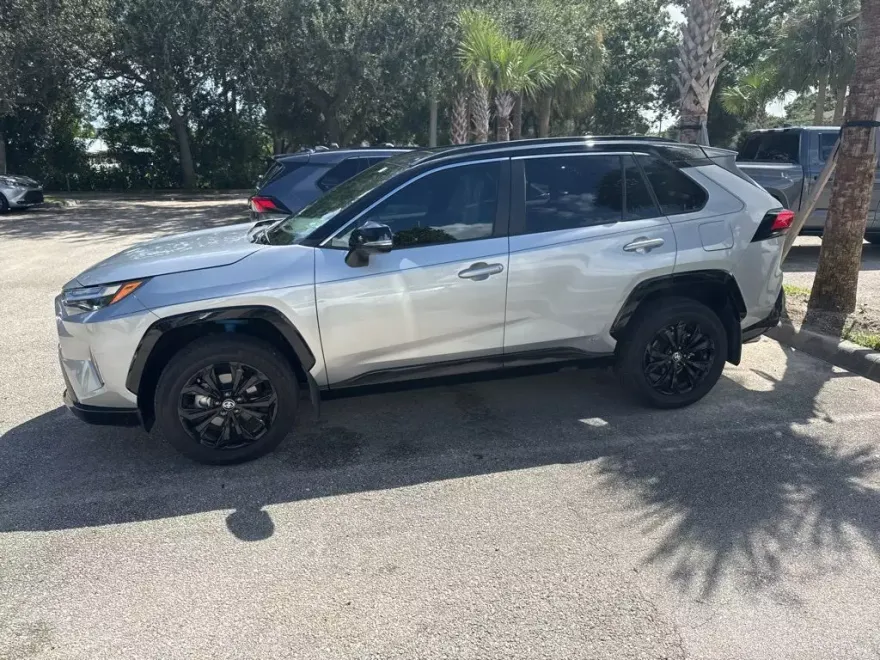2024 Toyota RAV4 Hybrid XSE photo 1