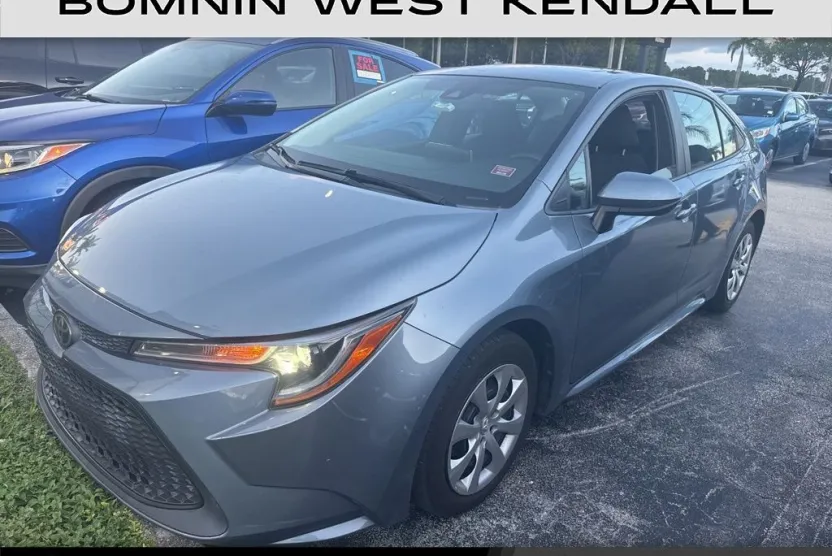 2020 Toyota Corolla LE photo 1