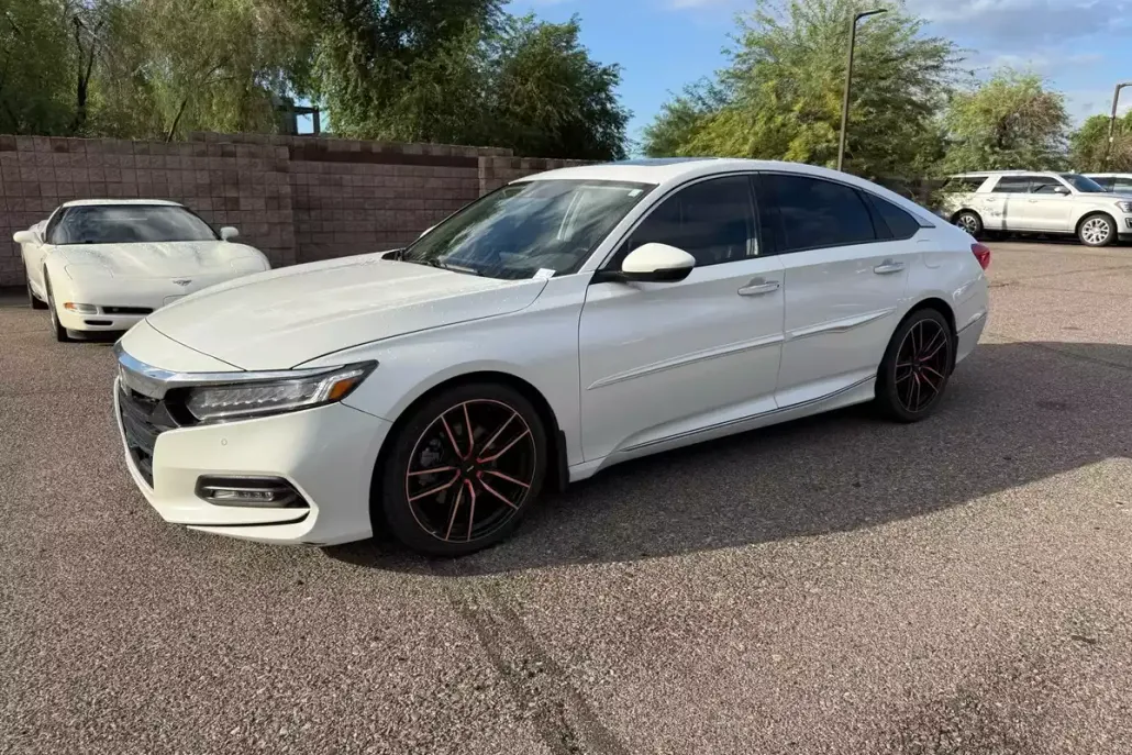 2018 Honda Accord Touring 2.0T photo 1