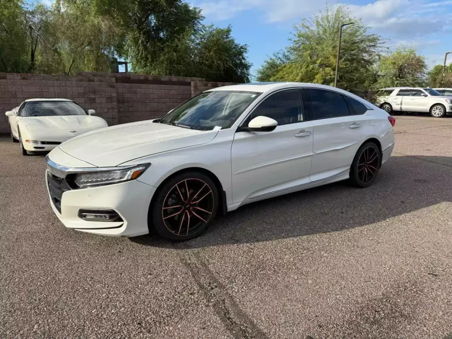 2018 Honda Accord Touring 2.0T photo 1