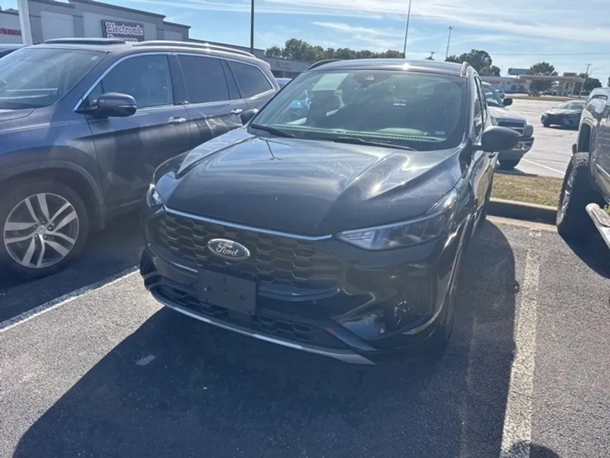 2023 Ford Escape ST-Line photo 1
