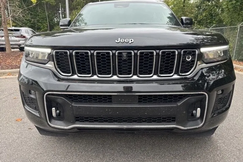 2022 Jeep Grand Cherokee Overland photo 1