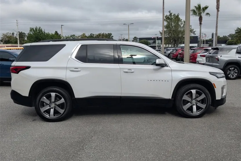 2022 Chevrolet Traverse Leather photo 1