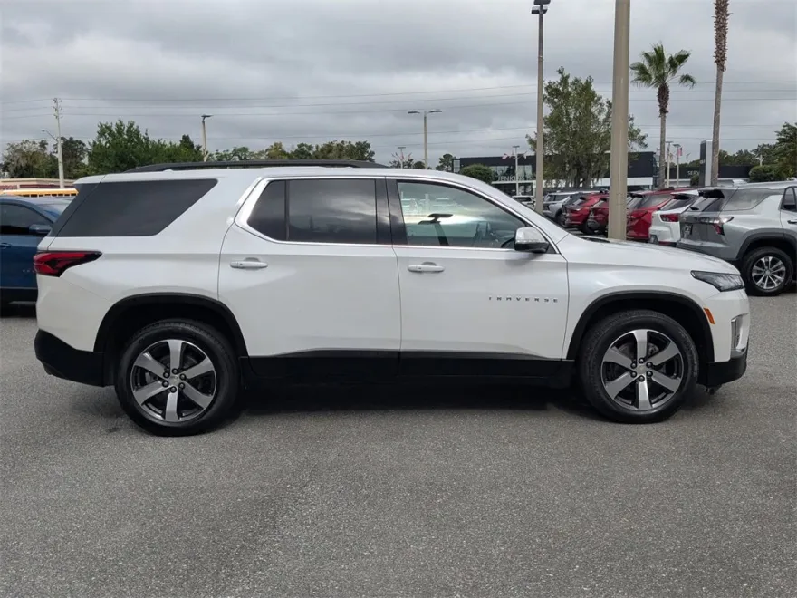 2022 Chevrolet Traverse Leather photo 1