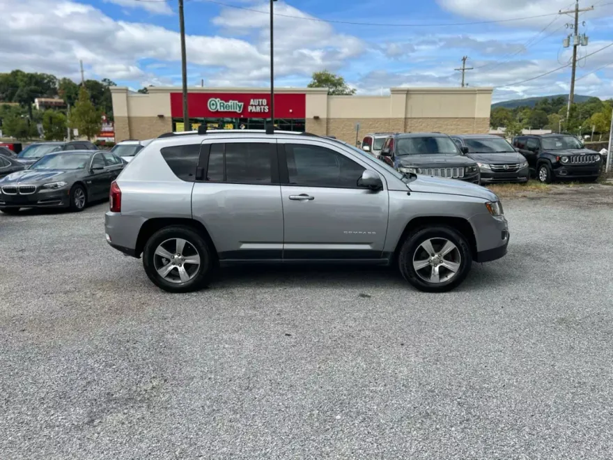 2016 Jeep Compass Latitude photo 1