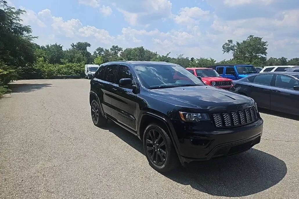 2019 Jeep Grand Cherokee Altitude photo 1