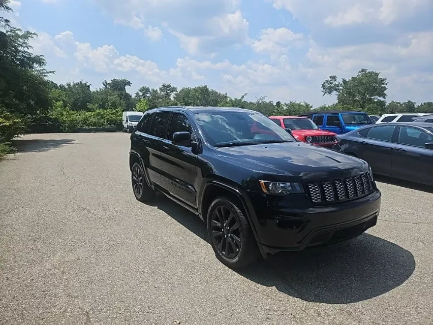 2019 Jeep Grand Cherokee Altitude photo 1