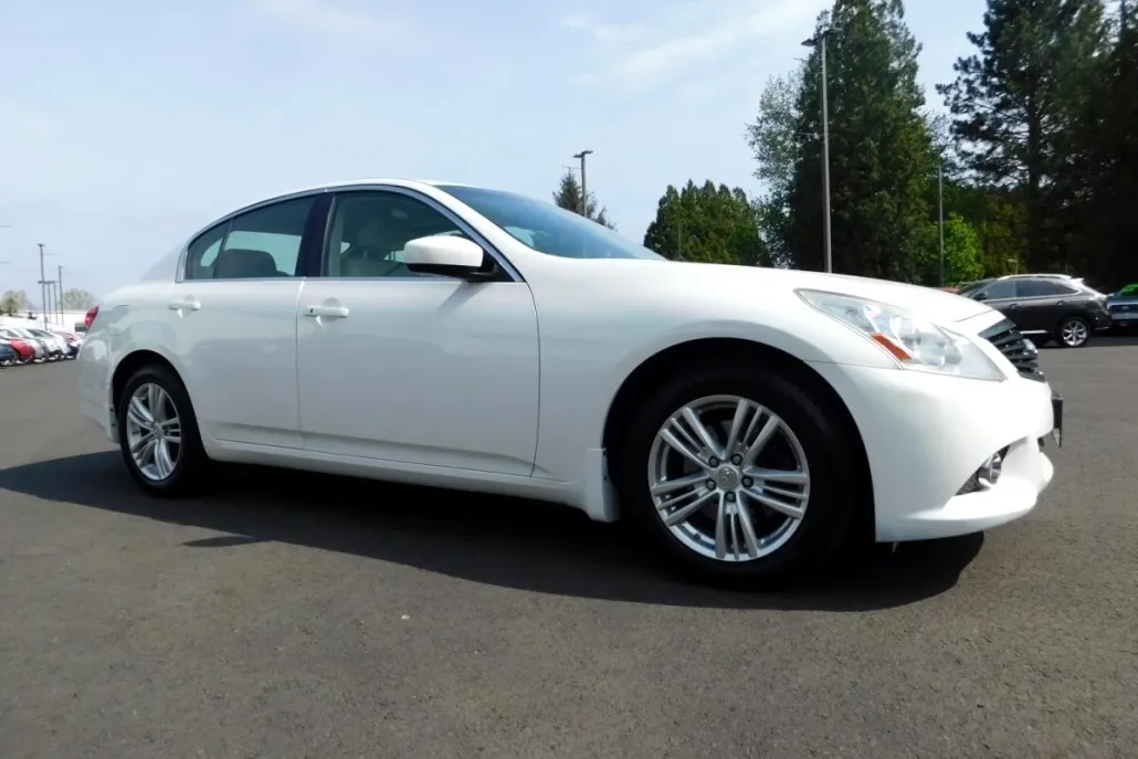 2012 Infiniti G37 photo 1