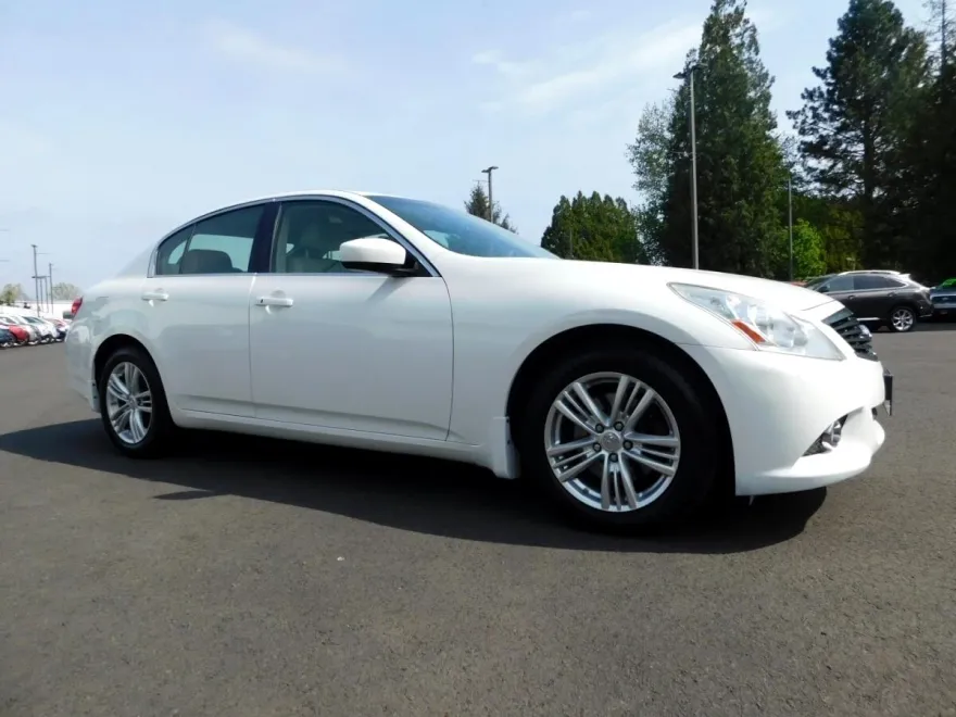 2012 Infiniti G37 photo 1