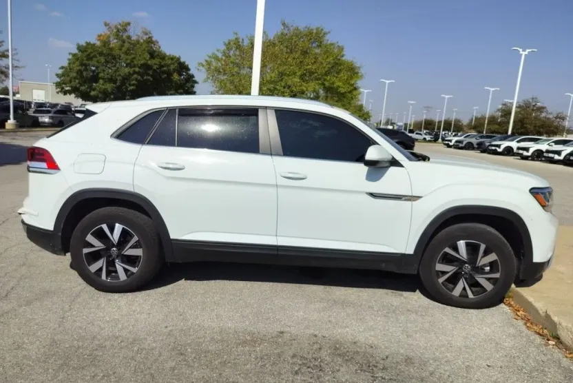 2023 Volkswagen Atlas Cross Sport SE photo 1