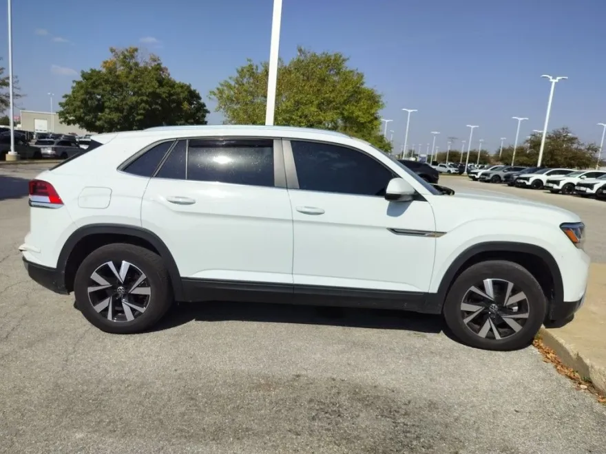 2023 Volkswagen Atlas Cross Sport SE photo 1