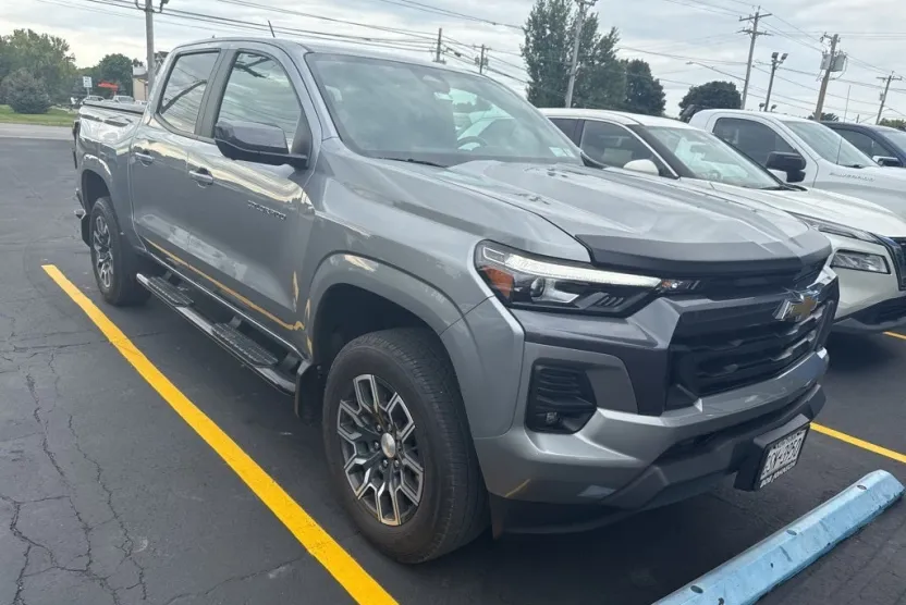 2023 Chevrolet Colorado LT photo 1