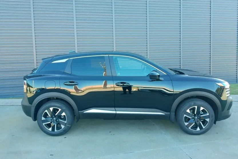 2025 Nissan Kicks SV photo 1